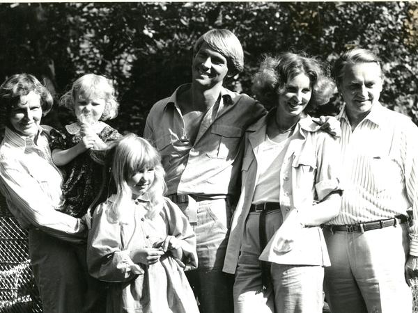 Familie Joop: Mutter Charlotte, die Töchter Florentine und Jette, Wolfgang, Ehefrau Karin und Vater Gerhard (v.l.).