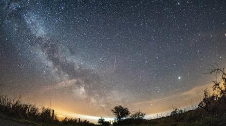 Noch diese Woche können pro Abend Hunderte Meteoriten über Potsdam beobachtet werden. Der Höhepunkt wird am frühen Mittwochmorgen erwartet. 