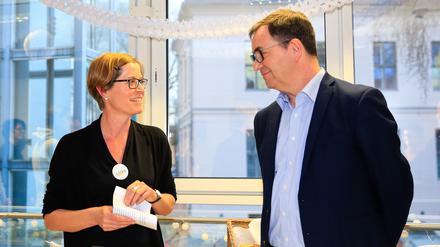 Diagnostik und Aufklärung. Mona Dreesmann, Leiterin der Neuro- und Sozialpädiatrie, und Thomas Erler, Ärztlicher Direktor des Klinikums Westbrandenburg, eröffneten das Epilepsiezentrum am 19. Februar 2020.