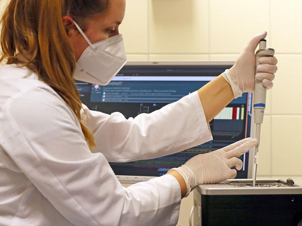 Seit März 2021 kann das Klinikum selbst Sequenzierung des Virus vornehmen.