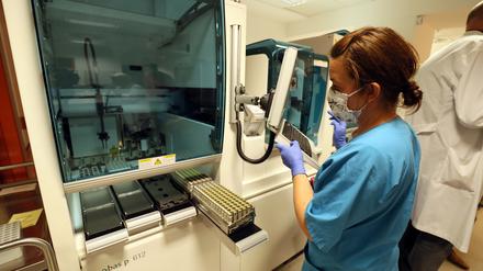Das Labor des Potsdamer Klinikums Ernst von Bergmann, das PCR-, Antikörpertests sowie Sequenzierungen vornehmen kann.