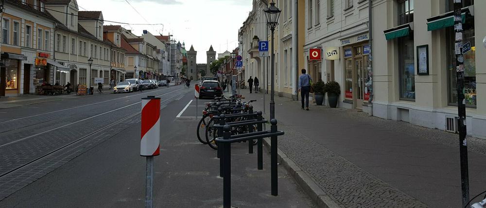 Diese Fahrradständer in der Friedrich-Ebert-Straße freuen sich auf Benutzer.