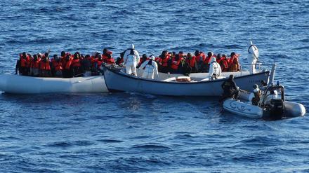 Rund 290 Flüchtlinge wurden hier im Januar 2016 auf dem Weg nach Sizilien von der italienischen Marine gerettet.