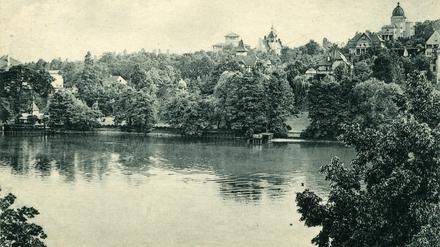 Blick vom Griebnitzsee auf die Karl-Marx-Straße und Spitzweggasse um 1920.
