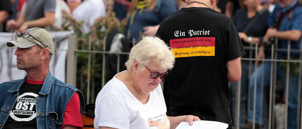 Etwa 50 Personen nahmen an der ersten Kundgebung der "Freien Patrioten Potsdam" teil.