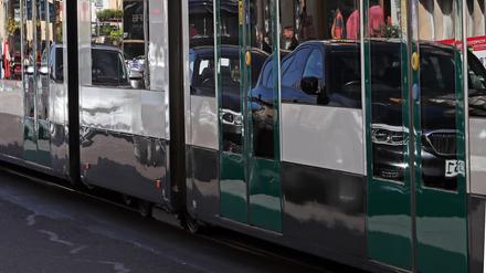 Ein Tram und ein Auto stießen in Potsdam zusammen.