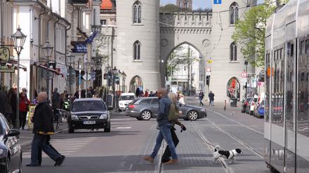 Das neue Verkehrskonzept für Potsdams Innenstadt sieht vor, dass es auf der Friedrich-Ebert-Straße zwischen Nauener Tor und Charlottenstraße ein Parkverbot geben soll.