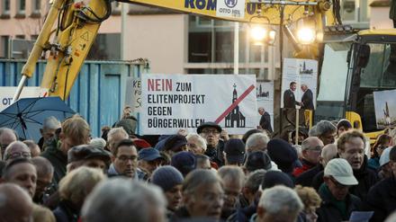 Demonstration beim Baustart für den Wiederaufbau des Garnisonkirchenturm im Herbst 2017.