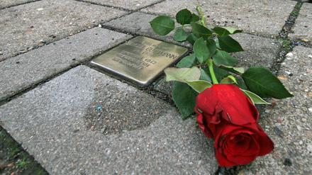 Heute gedenken auch in Potsdam Menschen den vielen jüdischen Mitbürgern die während der Nazi-Herrschaft ums Leben kamen.