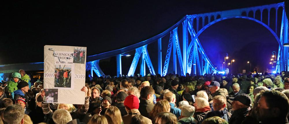 Gedenken an die Grenzöffnung an der Glienicker Brücke im November 2019 in Potsdam.