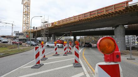 Wegen Bauarbeiten an der Hochstraßenbrücke kommt es erneut zu Sperrungen.