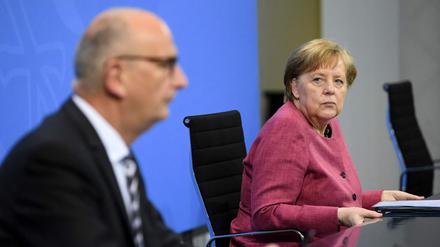 Kanzlerin Angela Merkel (CDU) und Brandenburgs Ministerpräsident Dietmar Woidke (SPD).
