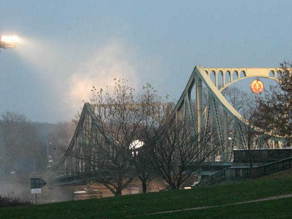 Filmset für den Film "Bridge of Spies" von Steven Spielberg auf der Glienicker Brücke in Potsdam.