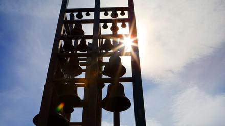 Auf der Plantage. Das Glockenspiel wurde zunächst im westdeutschen Iserlohn aufgestellt und kam nach dem Fall der Mauer nach Potsdam.