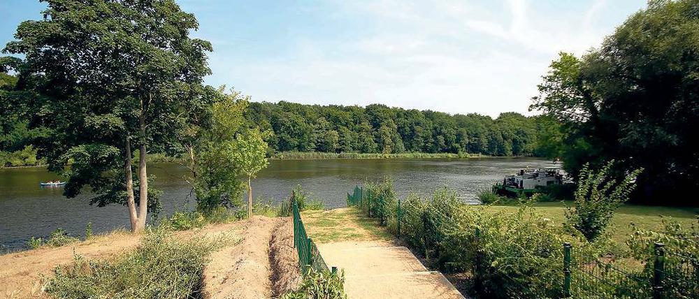 Eingezwängtes Ufer am Griebnitzsee: zwischen Privatgrundstücken zum Wasser.