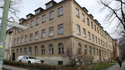 Vor der Sanierung. Das künftige Schulgebäude in der Gutenbergstraße auf einem Foto aus dem Jahr 2019