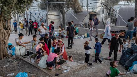 Die griechischen Flüchtlingslager sind überfüllt, die Bedingungen sind schlecht.