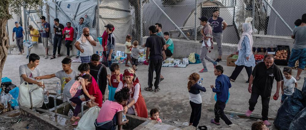 Die griechischen Flüchtlingslager sind überfüllt, die Bedingungen sind schlecht.