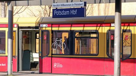 Im Potsdamer Hauptbahnhof suchte die Bundespolizei nach einem Angreifer (Archivbild).