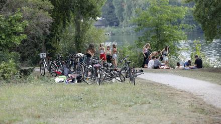 Die Parks in Potsdam sind auch bei Jugendlichen beliebte Treffpunkte. Der Stadtjugendring schlägt vor, die Parks am Abend länger offen zu halten.