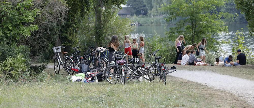 Die Parks in Potsdam sind auch bei Jugendlichen beliebte Treffpunkte. Der Stadtjugendring schlägt vor, die Parks am Abend länger offen zu halten.