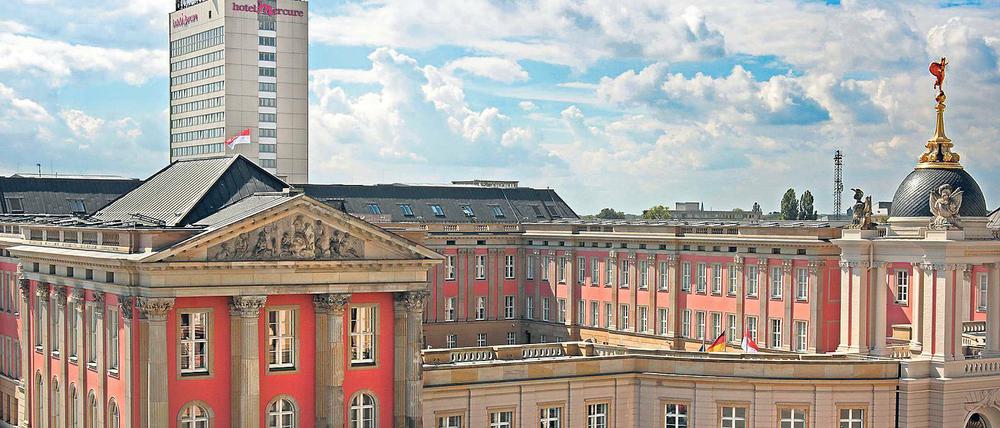 Die Stadt Potsdam rückt nun von dem Plan ab, das Hotel Mercure zu kaufen und abreißen zu wollen.