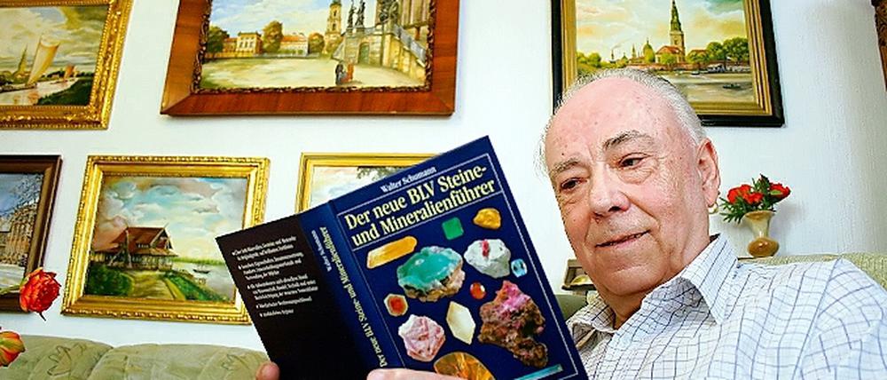 Sammler. Siegfried Lieberenz (oben) hat Mineralien gesammelt und sie dem Naturkundemuseum geschenkt. Seine Gipsrose ist nun eines von 250 000 Sammlungsobjekten.