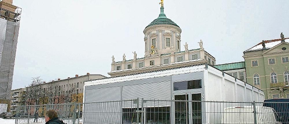 Öffnet am 25. März: Die Infobox zum Landtagsbau am Alten Markt.