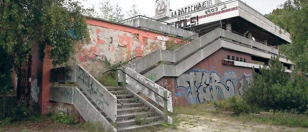 Einst beliebt. Heute ist das Terrassenrestaurant „Minsk“ eine Ruine. Seit Jahren soll es abgerissen werden, nun könnte der Denkmalschutz es womöglich retten.
