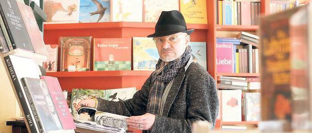 Carsten Wist an seinem Arbeitsplatz im Literaturladen. „Jede Stadt bekommt den Buchladen, den sie verdient“, ist sein Lieblingsspruch.