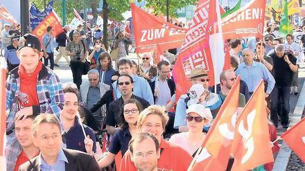 Mai-Demo. Rund 500 Potsdamer demonstrierten am 1. Mai für soziale Sicherheit und eine gerechtere Politik. Beim anschließenden Fest auf dem Luisenplatz ging es auch um Streitpunkte der Potsdamer Stadtentwicklung.