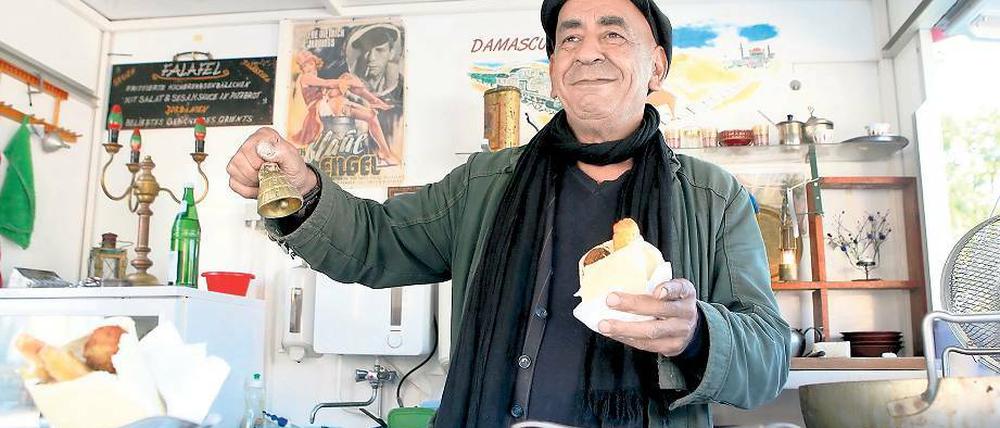 Hat viel zu erzählen: Zed Hawari aus Palästina lebt seit 1996 in Potsdam, betreibt einen Falafelstand in der Schiffbauergasse und träumt von einem Café in einem alten Zirkuswagen.