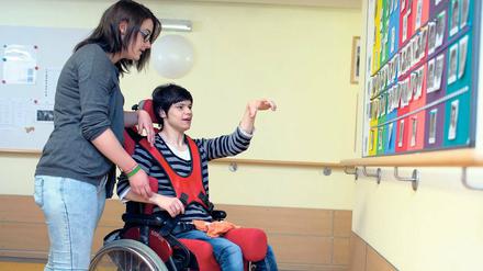 Für die Unterstützung von Menschen mit Behinderung werden Fachkräfte dringend gesucht.