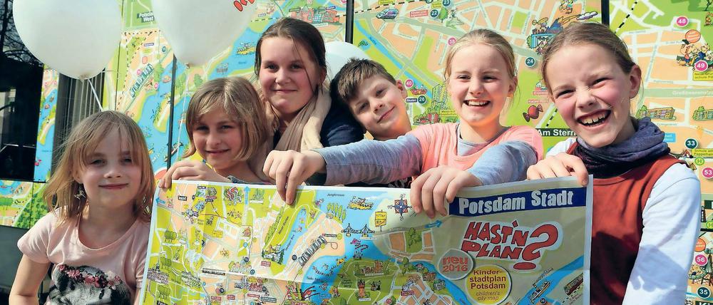 Haben einen Plan. Die Kinder der Grundschule Waldstadt haben – neben Kindern weiterer Schulen – an der Überarbeitung des Kinderstadtplans mitgewirkt. Aber eigentlich ist er schon ziemlich perfekt, finden sie.