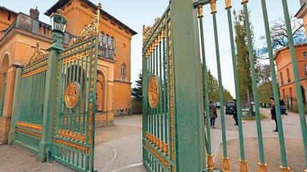 Ob das so bleibt? Noch ist das Grüne Gitter zum Park Sanssouci und offen. Klar ist: Das Potsdamer Weltkulturerbe braucht Pflege – und die kostet.