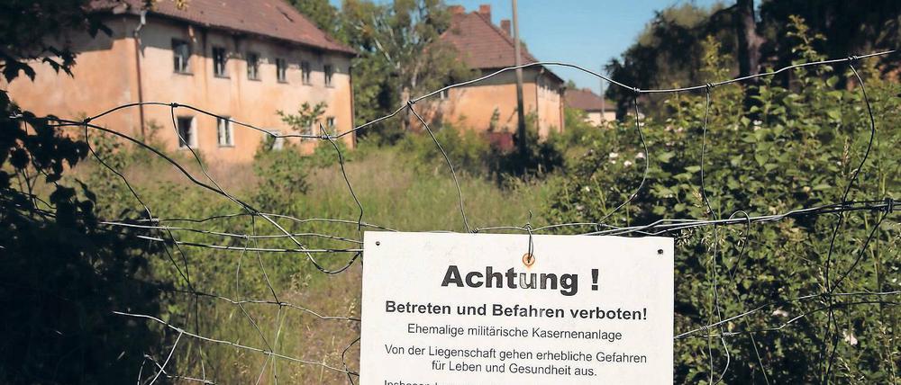 Das einstige Kasernengelände Krampnitz: Das Gebiet will die Stadt zum Wohnviertel für 3800 Menschen entwickeln. Doch Rechtsstreitereien behindern die Pläne seit Jahren. Nun sind sich auch Stadt und Land uneins. Es geht um einen alten Umweltschaden.