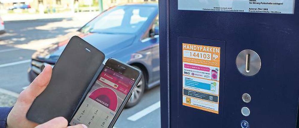 Praktisch, aber teurer. Handy-Parken ist jetzt auch in Potsdam möglich.