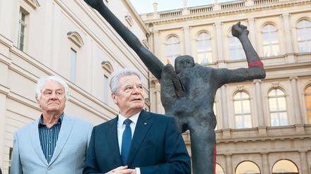 Exklusivführung. Barberini-Stifter Hasso Plattner (l.) hat am Montag Bundespräsident Joachim Gauck sein Museum gezeigt – inklusive dem „Jahrhundertschritt“ im Innenhof.