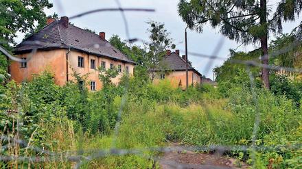 Entmilitarisiert. Die denkmalgeschützten Altbauten auf dem Areal der früheren Kaserne Krampnitz soll die Deutsche Wohnen sanieren. 