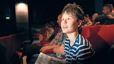 Neue Kinogänger. Vier autistische Kinder des Ludwig-Gerhard- Hauses besuchten im Thalia eine Vorführung, die speziell auf ihre Bedürfnisse abgestimmt ist.