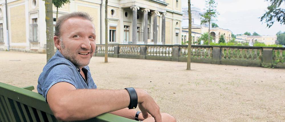 Pflegemarathon vor dem Besucheransturm. Sven Hannemann, einer der drei Chefgärtner in Sanssouci, ist wie seine 55 Kollegen vor der Schlössernacht maximal gefordert. Der Park wird für den Termin in Bestform gebracht.