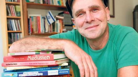 Der Vorleser. Martin Klein schreibt Bücher und liest aus ihnen vor. Eine gute Vorbereitung und das Eingehen aufs Publikum sind ihm wichtig.