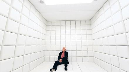 Gegen den Frust. Im Zuge des Umbaus erhält das Stadthaus ein Deeskalationszentrum nebst schalldichter Gummizelle, ähnlich dieser hier, die 2010 in der Kunsthalle in Kassel im Rahmen einer Ausstellung des deutschen Künstlers Thomas Zipp zu sehen war.