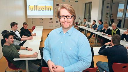 Im Geschäft. Alexander Matz ist Geschäftsführer der Schülerfirma „Raum Fuffzehn“, die erfolgreich Imagefilme produziert. Das Unternehmen von Schülern der Medienschule besteht allerdings nur bis zu ihrem Abschluss.