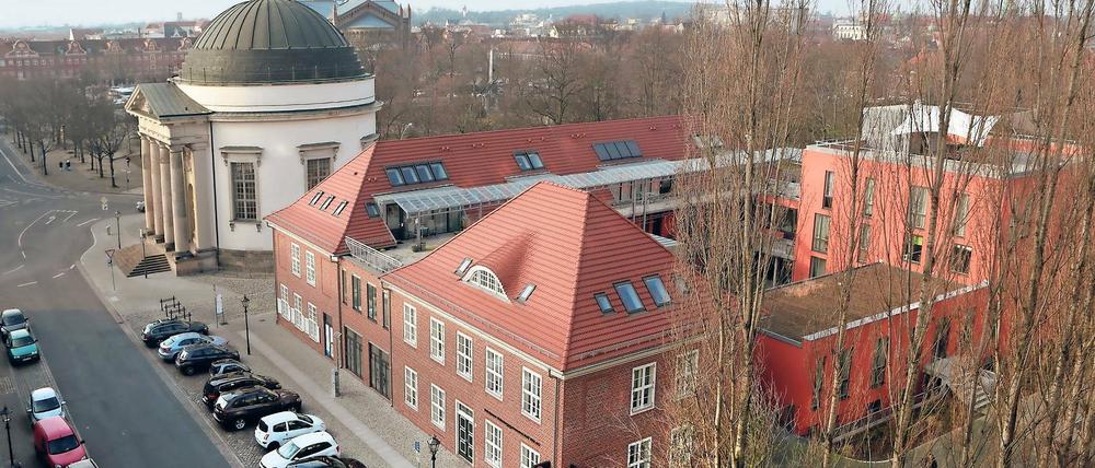 Erst Kritik, dann Lob. Die Wohnungsgenossenschaft PWG hatte ihre Pläne für den Wiederaufbau der Holländerhäuser an der Französischen Kirche auf Anregung des Gestaltungsrates überarbeitet.