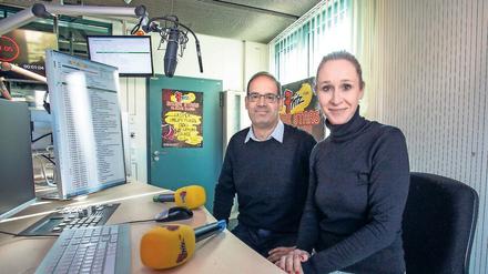 25 Jahre jung. Musikdirektor Aditya Sharma und Programmchefin Karen Schmied arbeiten seit mehr als zehn Jahren bei Radio Fritz. Der Jugendsender des rbb sitzt seit seinem Gründungsjahr in Babelsberg, hat inzwischen aber ein zweites Studio in Berlin Kreuzberg.
