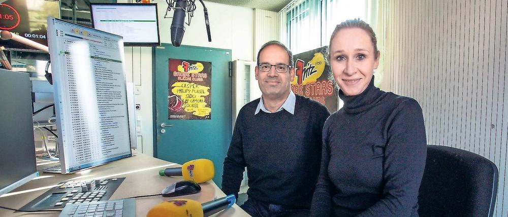 25 Jahre jung. Musikdirektor Aditya Sharma und Programmchefin Karen Schmied arbeiten seit mehr als zehn Jahren bei Radio Fritz. Der Jugendsender des rbb sitzt seit seinem Gründungsjahr in Babelsberg, hat inzwischen aber ein zweites Studio in Berlin Kreuzberg.