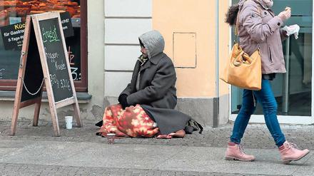 Dauerfrost. Gerade die 370 Obdachlosen in Potsdam leiden unter der Kälte, die noch bis zum Wochenende anhalten wird. Für sie gibt es mehrere Anlaufstellen in der Stadt, außerdem sind Streetworker unterwegs.
