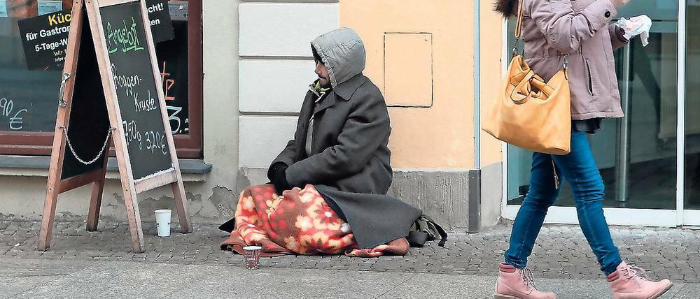 Dauerfrost. Gerade die 370 Obdachlosen in Potsdam leiden unter der Kälte, die noch bis zum Wochenende anhalten wird. Für sie gibt es mehrere Anlaufstellen in der Stadt, außerdem sind Streetworker unterwegs.