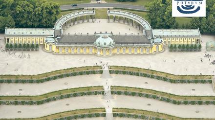 Wein zu Wurst. Die Terrassen des Weinbergs vor Schloss Sanssouci sind ein echtes Postkartenmotiv. Kein Wunder, dass sie vor 25 Jahren auch in das offizielle Potsdam-Logo integriert wurden – wenn auch verkehrt herum. Allerdings besteht Verwechslungsgefahr, wie Studenten der Fachhochschule ermittelten.